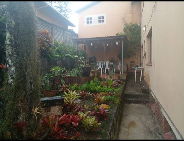 6 BEDROOM HOUSE FOR SALE IN QUEENSBURGH CENTRAL